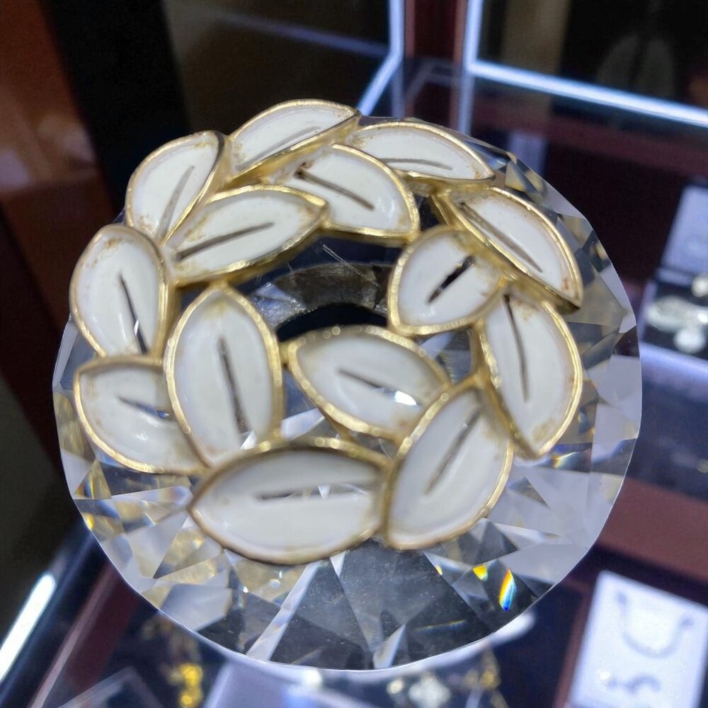 Vintage Trifari Wreath Brooch White Enamel Gold Leaf Pin Mod Holiday Gift
